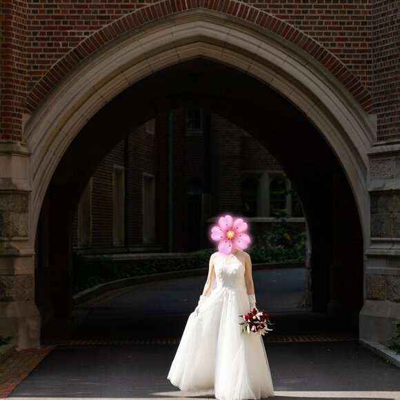 Dress: worn only for an hour - Picture 5 of 16